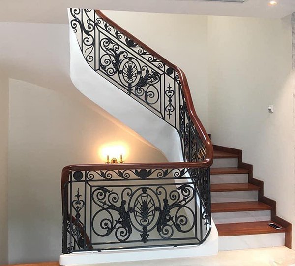 Cầu thang sắt nghệ thuật (mỹ thuật)