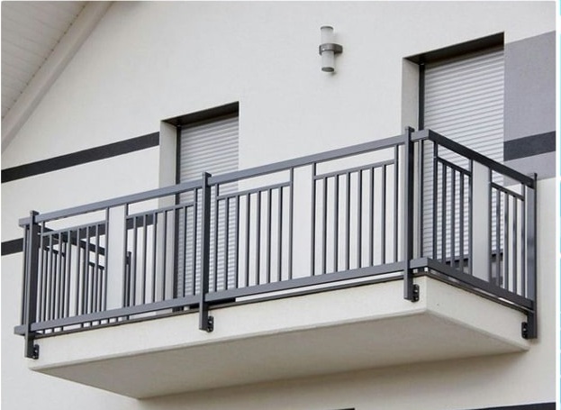 Mẫu Lan Can Sắt Hộp Đứng