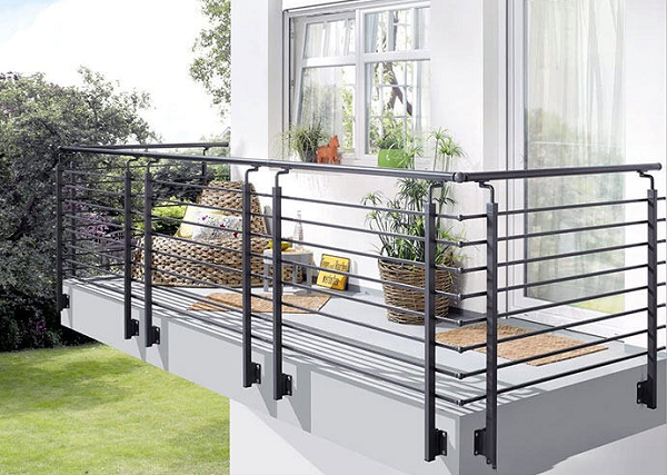Mẫu lan can sắt hộp ngang đẹp đơn giản cho ban công